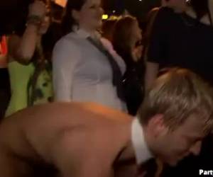 questo strip club è molto speciale, qui a scopare i chippendales il pompino e corneo ospiti femminili, le ragazze erano le spogliarelliste.