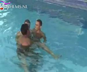 Un dick sol negro ya es grande, digamos que tienes dos de esas grandes pollas en el culo que Dp anal es bastante difícil. pero este gay caliente lo afecta en absoluto. lo hace whiteh dos pollas negro. un dick sol negro tiene un buen tamaño, pero él sólo conseguirá dos de esas grandes pollas en su culo. grupo & gangbang, es un dick negro sol