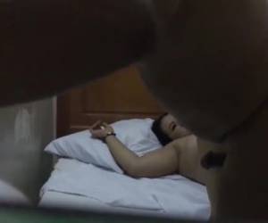 VÃ­deo de sexo gostoso de uma casada que foi com o amante gordinho para o motel, ele esperando ela e a gostosa