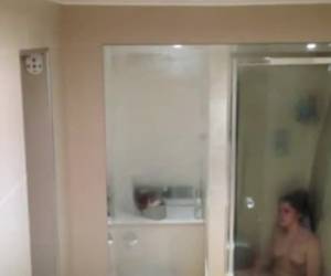 Student i hemlighet film medan duscha och mastubatingg Student i hemlighet film medan mastubatingg och redo att komma under shower.student i hemlighet film medan duscha och mastubatingg