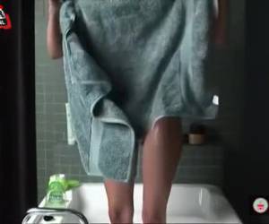 bathtub mencukur vaginanya benarbenar halus
