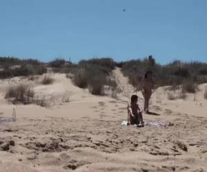 De playa nudista a orgía improvisada